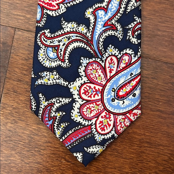 Lauren, Ralph Lauren 100% Silk Elegant Paisley Men's Tie in Red and Blue - Picture 6 of 11